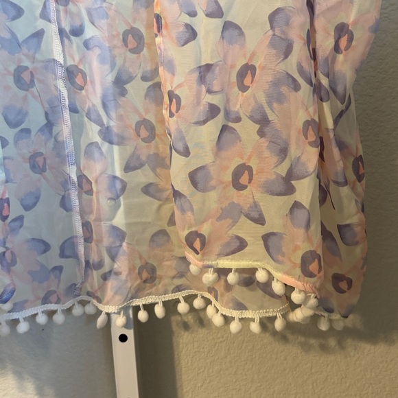 Francesca's Pastel Floral Sheer‎ Cover-Up One Size - Picture 4 of 5